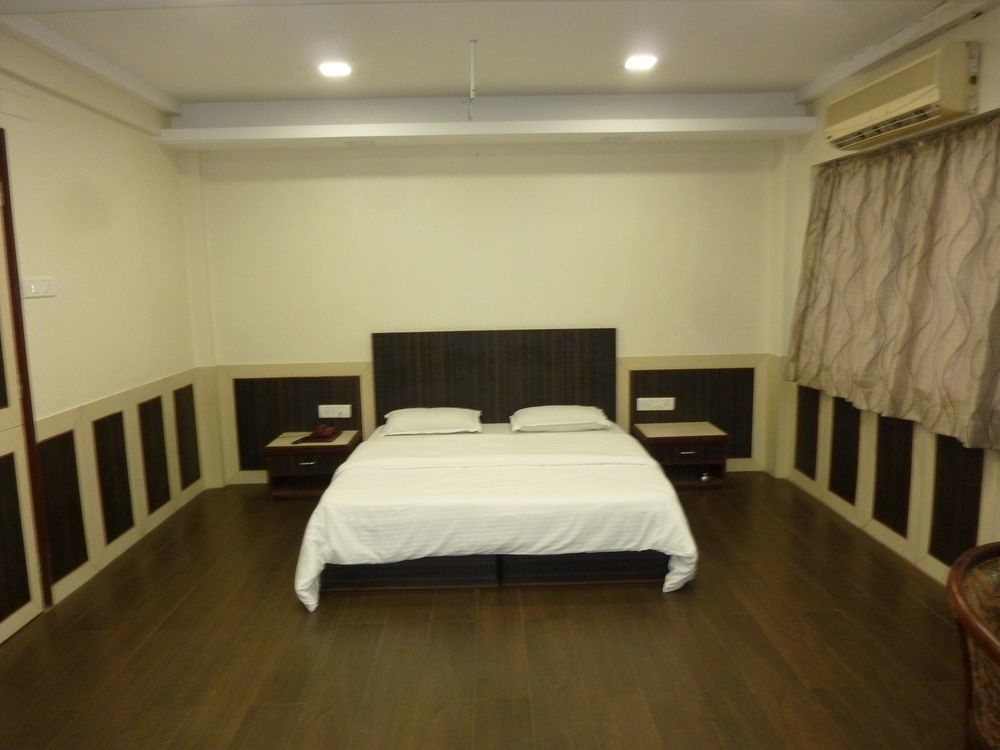 Hotel City Point Dadar Мумбаи Экстерьер фото