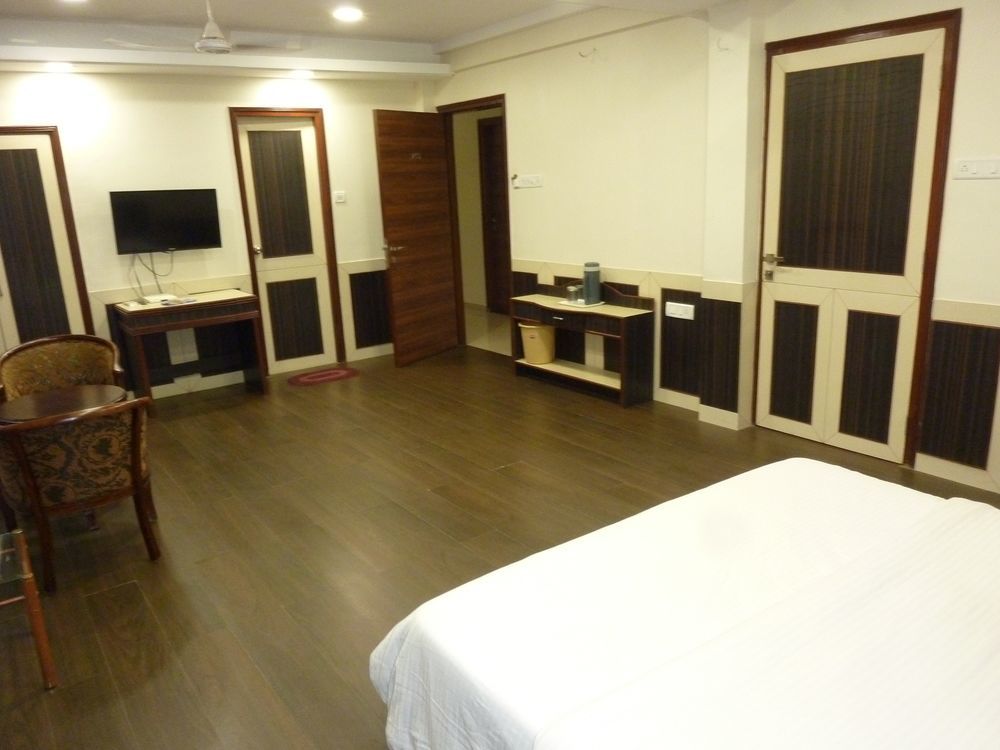 Hotel City Point Dadar Мумбаи Экстерьер фото