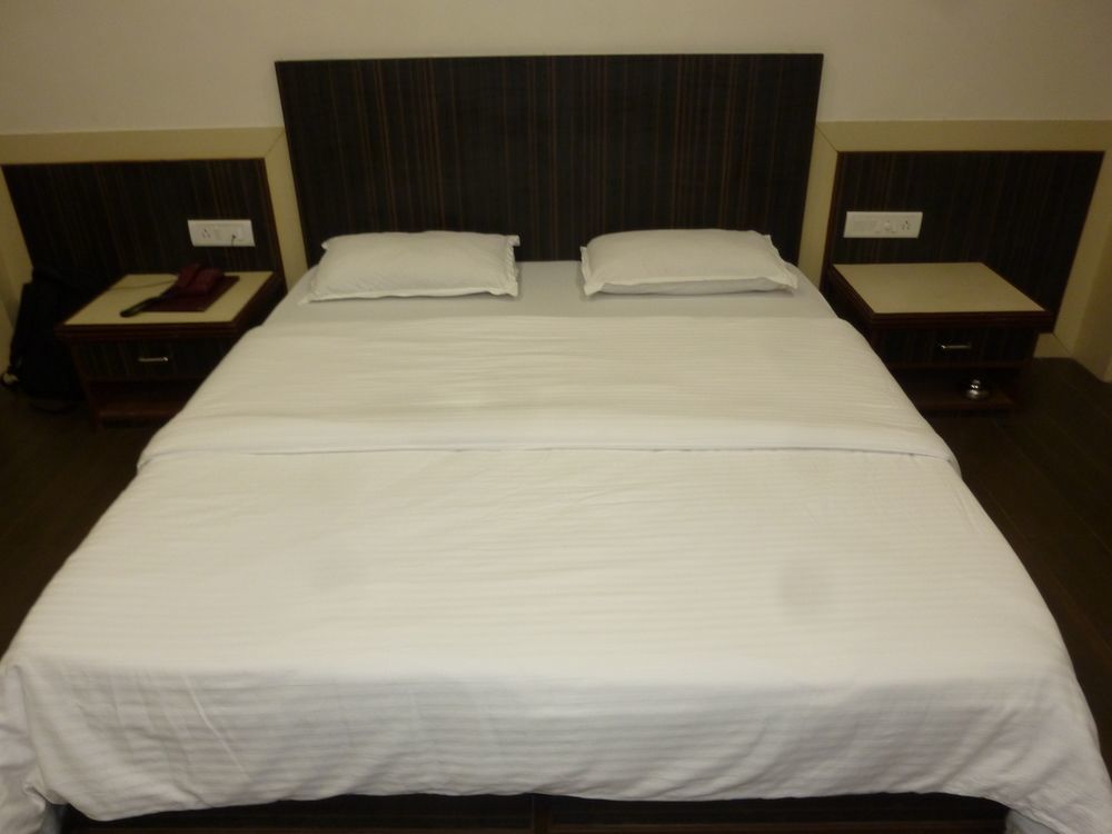 Hotel City Point Dadar Мумбаи Экстерьер фото